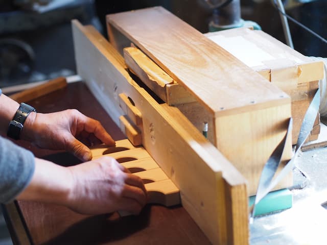 職人による調整